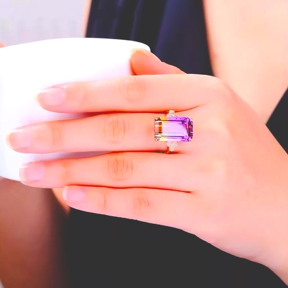 ✨✨Gold Amethyst Baguette Ring✨✨ - Picture 3 of 4